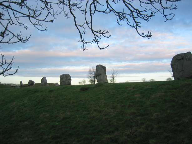 Avebury_stones_11.jpg
