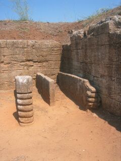 Etruscan_tomb_2.jpg