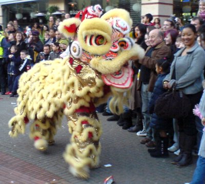 lion_and_crowd.jpg